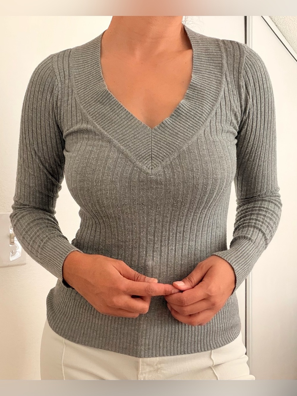 Cozy Ribbed V-Neck Knit Long Sleeve Sweater Top - Gray (Size S/M)